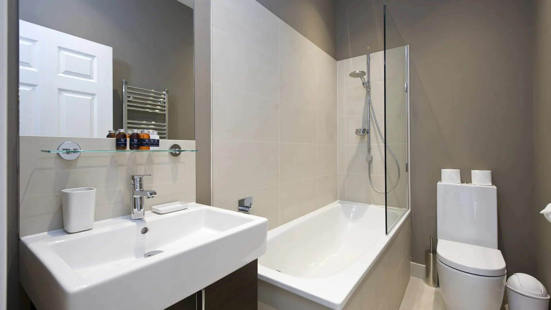 Destiny Scotland - Princes St Residence Edinburgh Apartment
