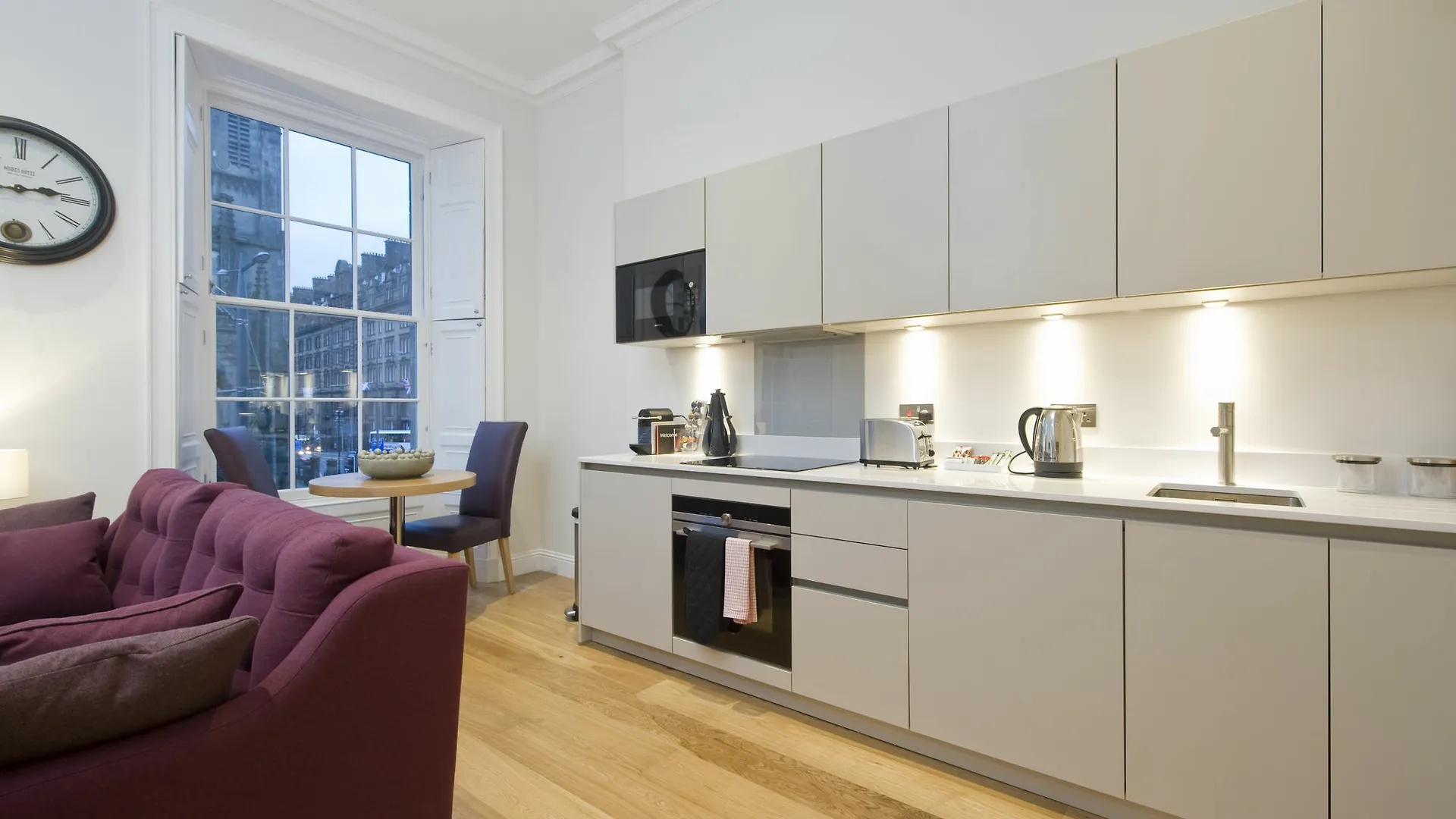 Destiny Scotland - Princes St Residence Edinburgh Apartment